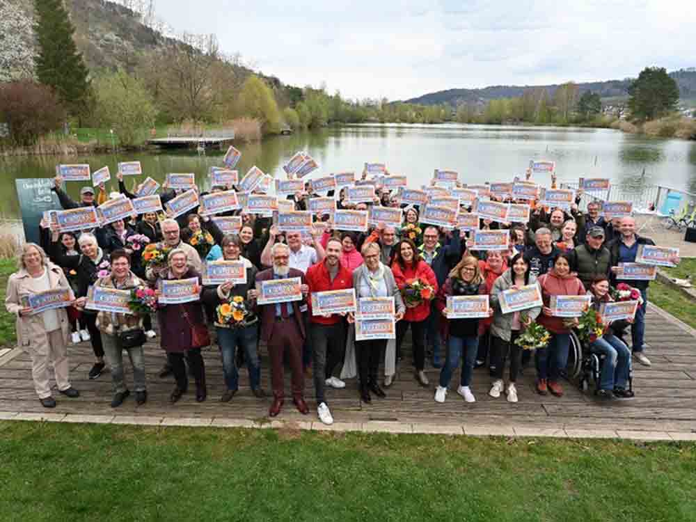 Postcode Party in Plüderhausen: Katarina Witt verteilt 1,4 Millionen Euro an 119 Gewinner