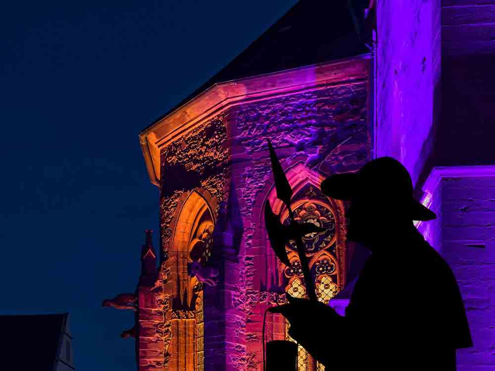 Gute Nacht der Kultur, Lemgos Nachtwächter führt durch die illuminierte Innenstadt, 13. Mai 2023