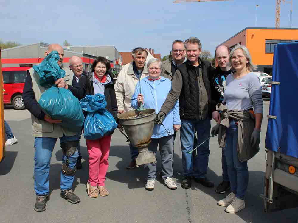 Lemgo hat aufgeräumt, Freiwillige sammelten am Samstag, 22. April 2023, mehr als 7 Tonnen Müll