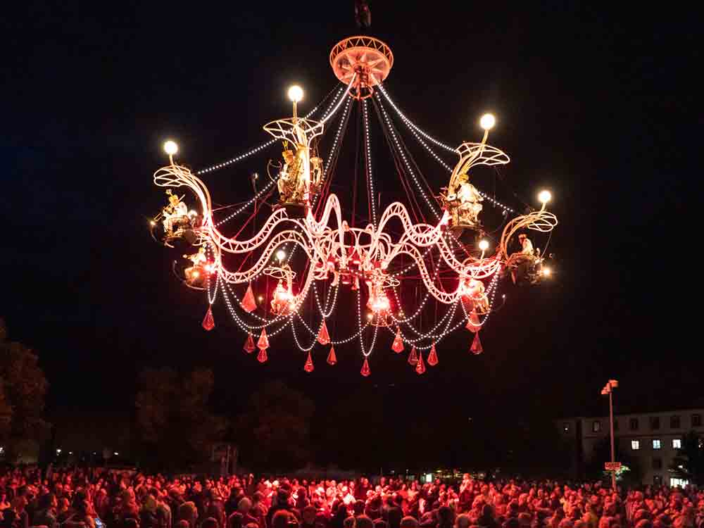 1.500 Menschen wollen »Cristal Palace« sehen, Landesgartenschau Höxter