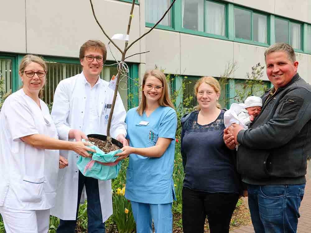 Ein Baum für die Gärtner Eltern, »Woche für das Leben« im Sankt Elisabeth Hospital Gütersloh