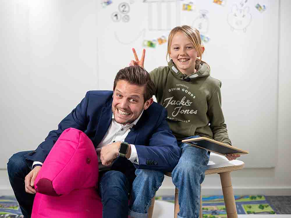 Anzeige: Bielefeld, Gütersloh, als Familie spielerisch den Umgang mit Geld lernen, Volksbank bietet Familien App zur Finanzbildung
