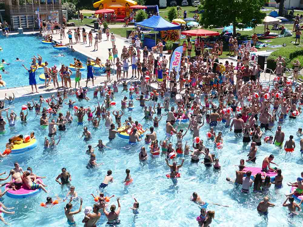 Jetzt schon vormerken: Sommer Pool Party im Juni 2023, Freibad Rietberg feiert 70. Geburtstag