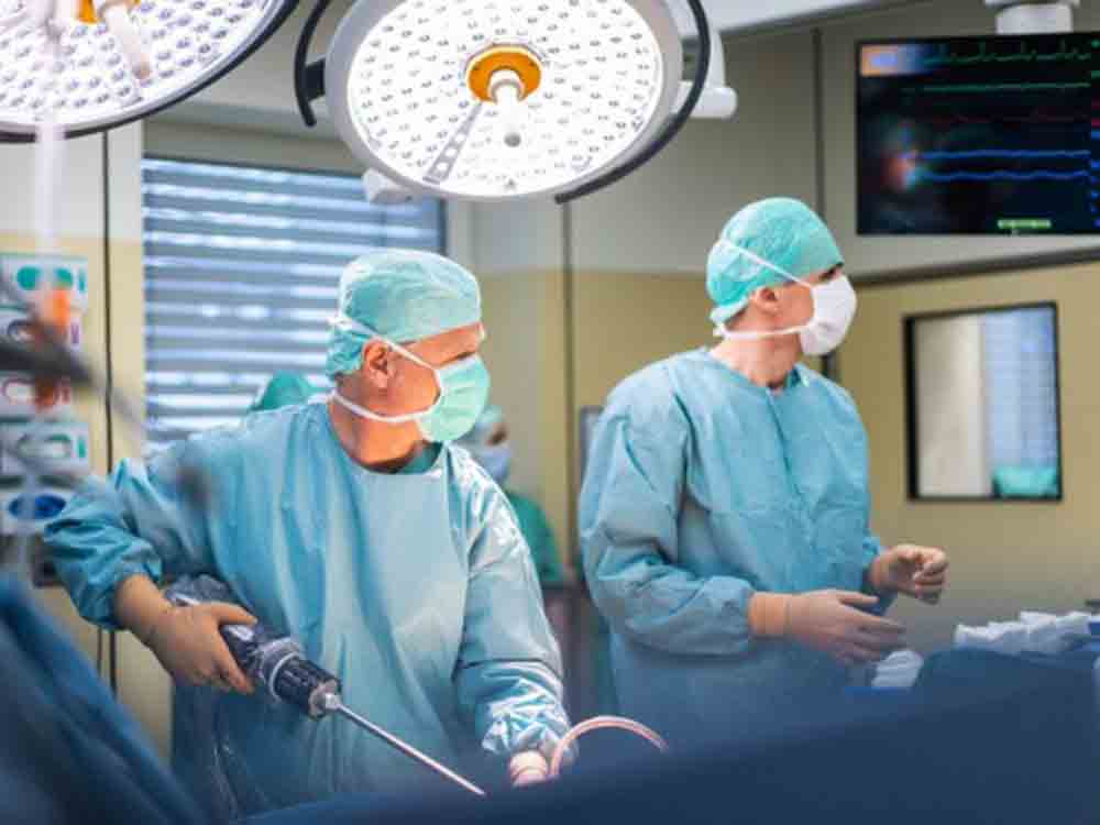 Herzzentrum Duisburg setzt als 2. Klinik bundesweit und als 1. Klinik in NRW innovativen Da Vinci Roboter ein