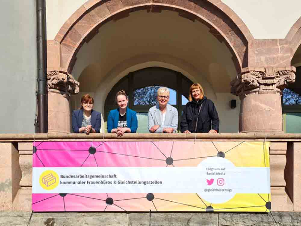 Frauenbeauftragte Deutschlands fordern mehr Geld für Gewaltprävention, mehr weibliche Politik und bessere Schwangerenversorgung