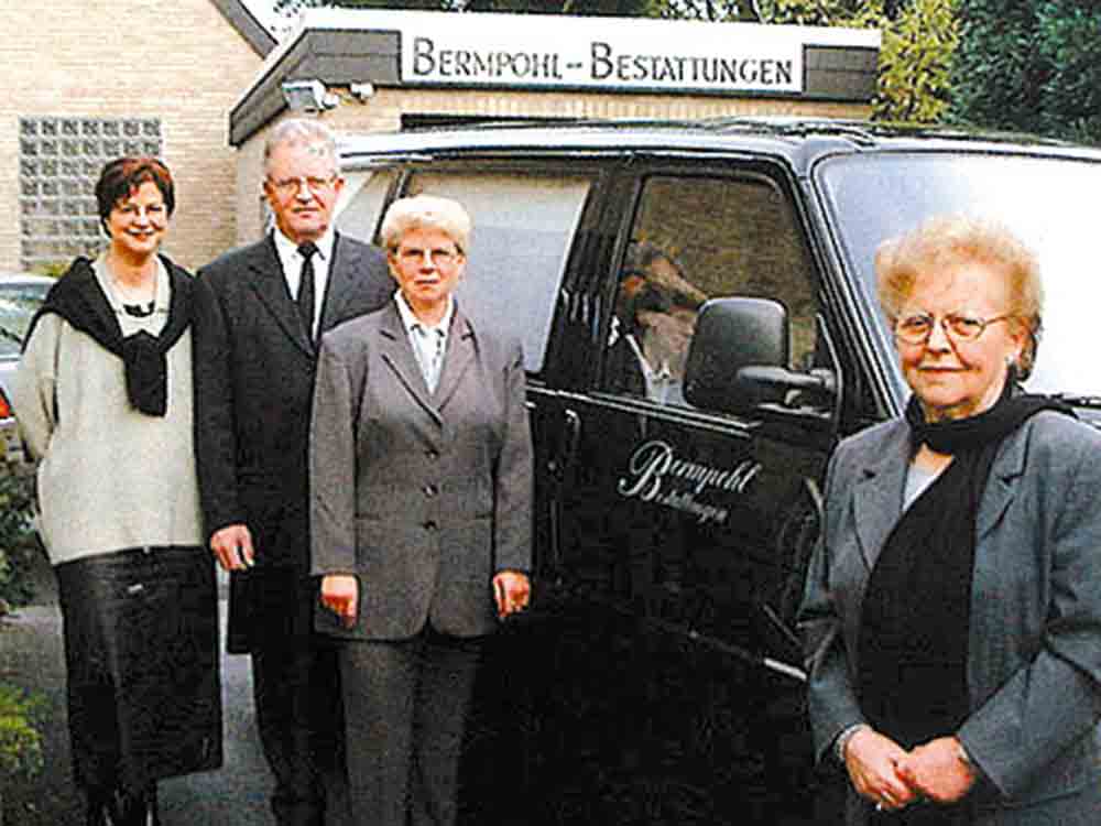 Anzeige: Gütersloh, mehr als 70 Jahre Bestattungen Bermpohl, 2001