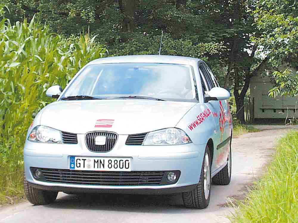 Anzeige: Gütersloh, der neue Seat Ibiza Sport 2001, getestet beim Autohaus Noll und im Wapelbad