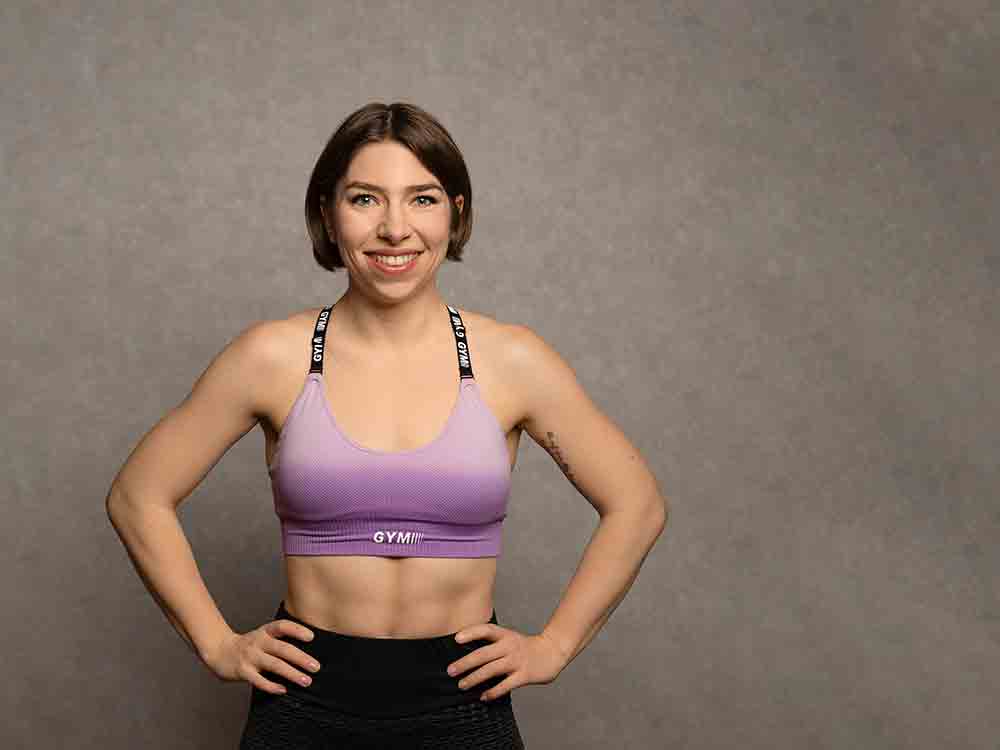 Nina Graber revolutioniert das Fitness Training: Personal Trainerin bringt das Fitnessstudio nach Hause