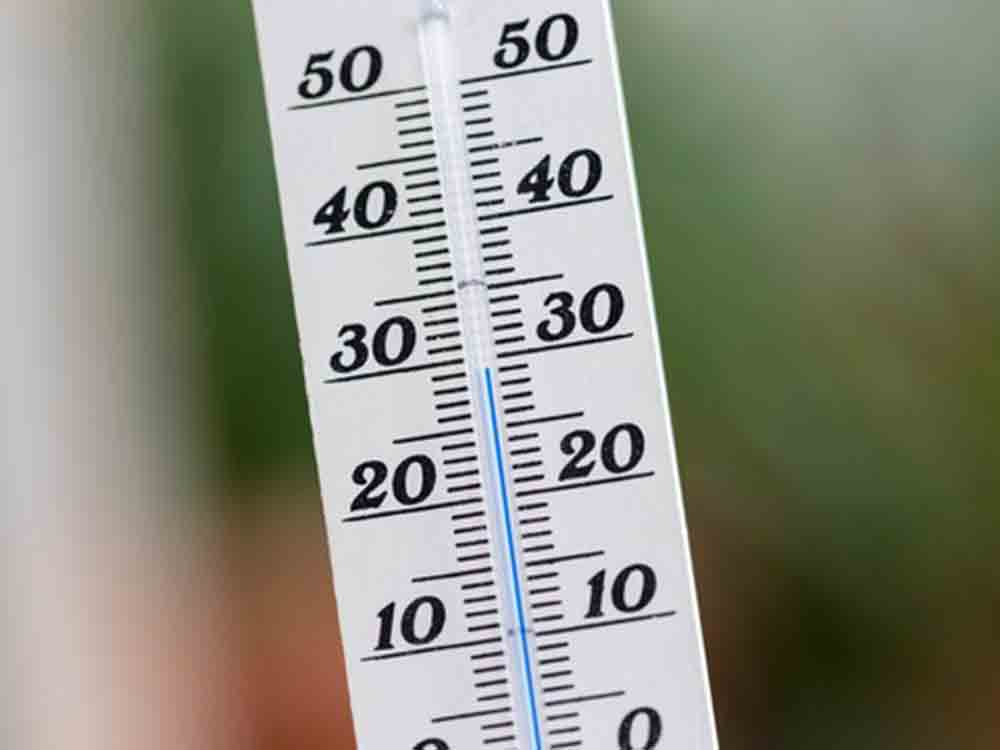 So lässt sich Hitze besser aushalten, die Verbraucherzentrale NRW gibt Tipps, was bei heißen Temperaturen gut tut und die Wohnung kühlt
