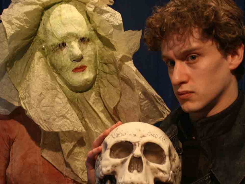 Hamlet, Schauspiel by William Shakespeare in english, TNT Theatre Britain im Theater Gütersloh, 4. März 2024