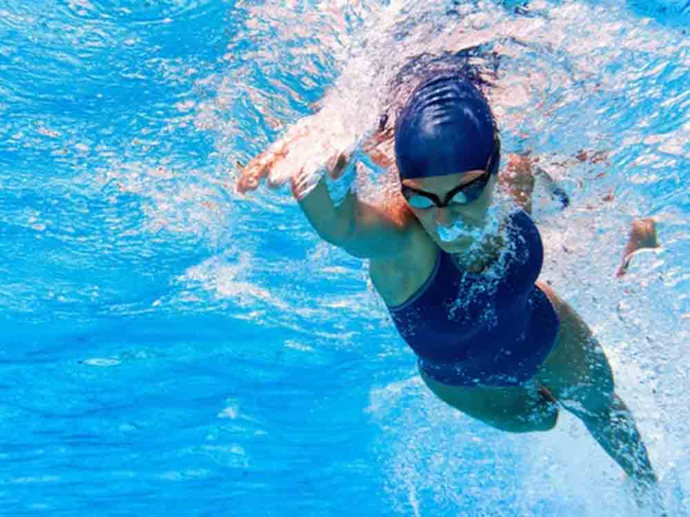 Apotheken Umschau: Schwimmen stärkt den Rücken – wenn die Technik stimmt