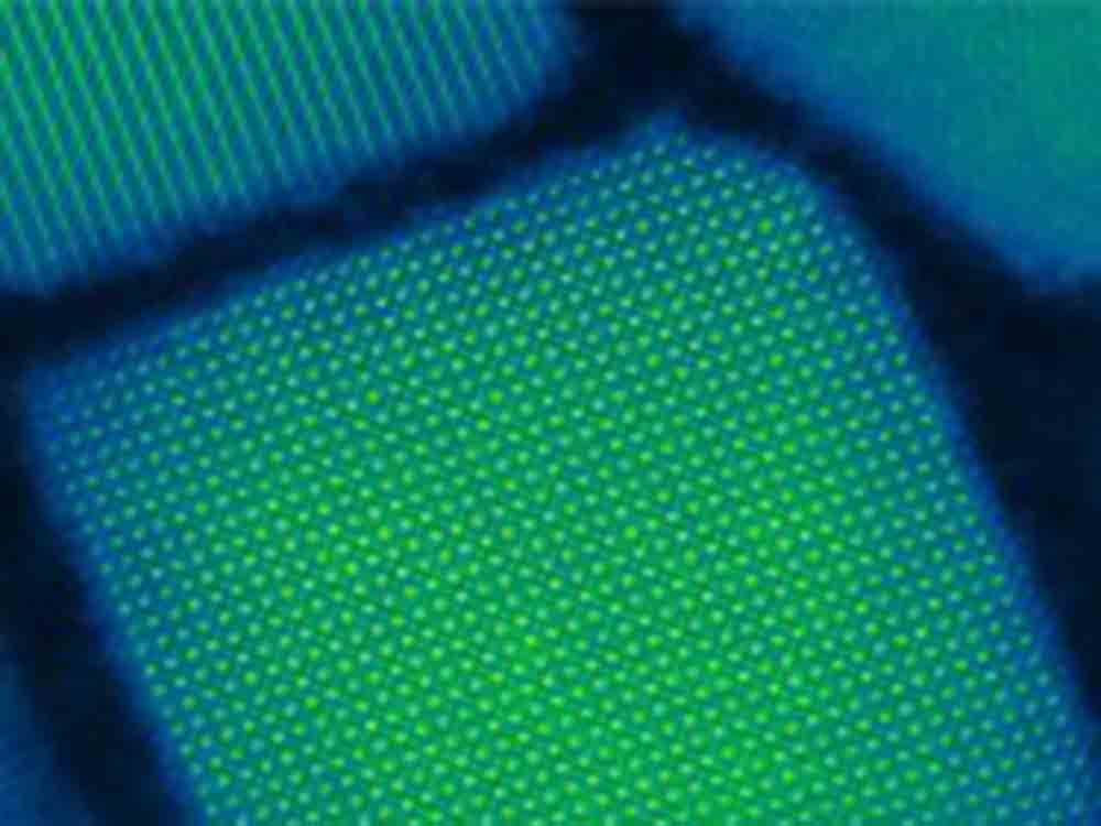 MIT Forscher kreieren neue Quantenlichtquelle, US Wissenschaftler setzen auf ein neues, günstiges Gerät, das Qubit ähnliche Photonen nutzt