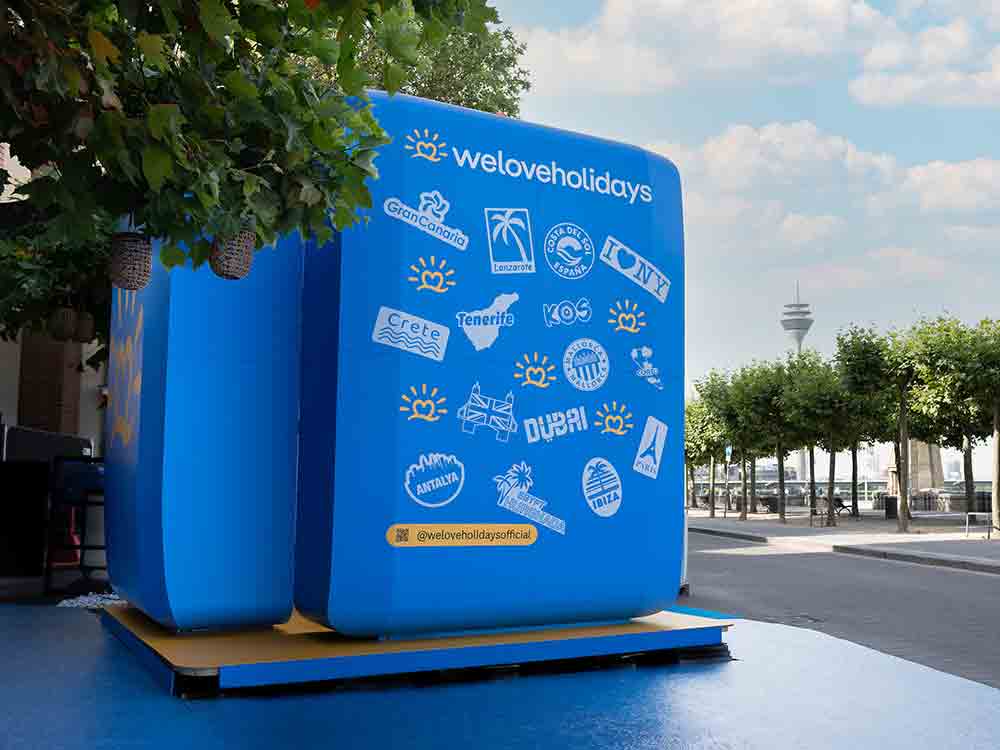 Von London nach Düsseldorf: Online Reiseanbieter »weloveholidays« startet in Deutschland mit einem XXL Koffer in der Landeshauptstadt
