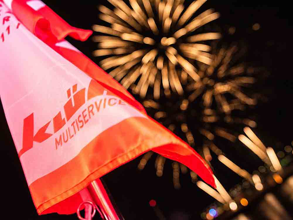Traditionelle Bordparty zum Kirmes Feuerwerk, Klüh feiert mit rund 700 Gästen auf der »MS Rhein Galaxie«