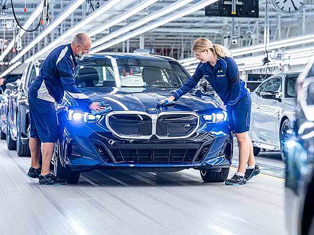 »Acht mal fünf ist 50«. Werk Dingolfing feiert im Jubiläumsjahr Fertigungsstart des BMW i5