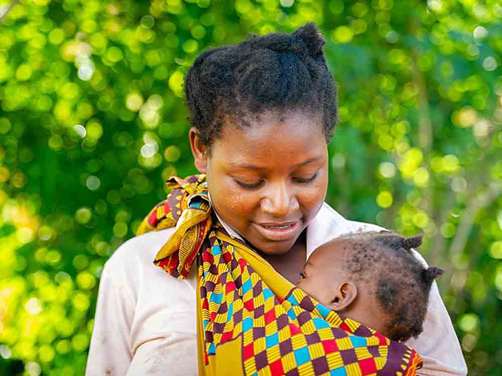 Stillen kann Tod von Säuglingen verhindern, SOS Kinderdörfer fordern zur Weltstillwoche bessere Möglichkeiten für stillende Mütter