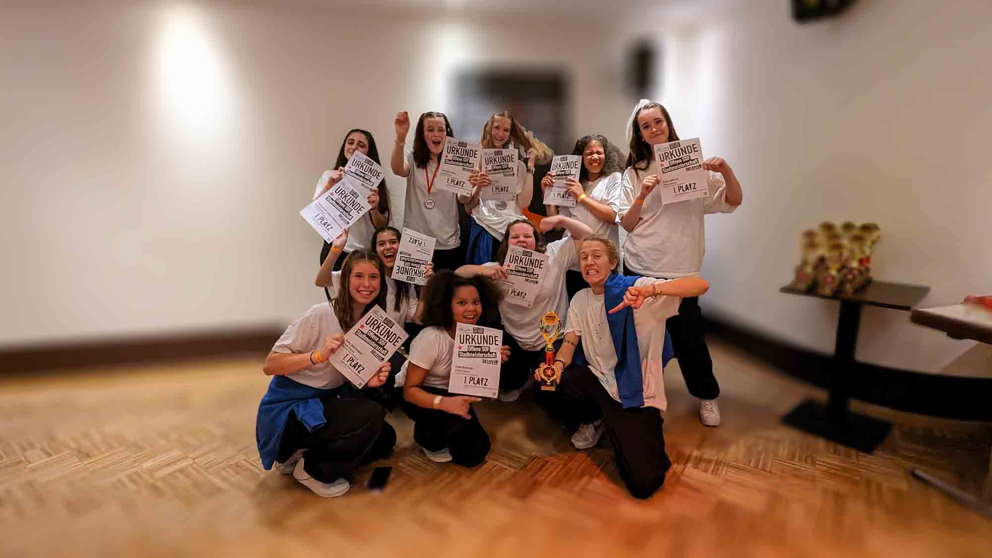 Gütersloh: Offene SDF Stadtmeisterschaft Bielefeld Street Dance 2023, Gütersloher Team »Crash Course« tanzt auf