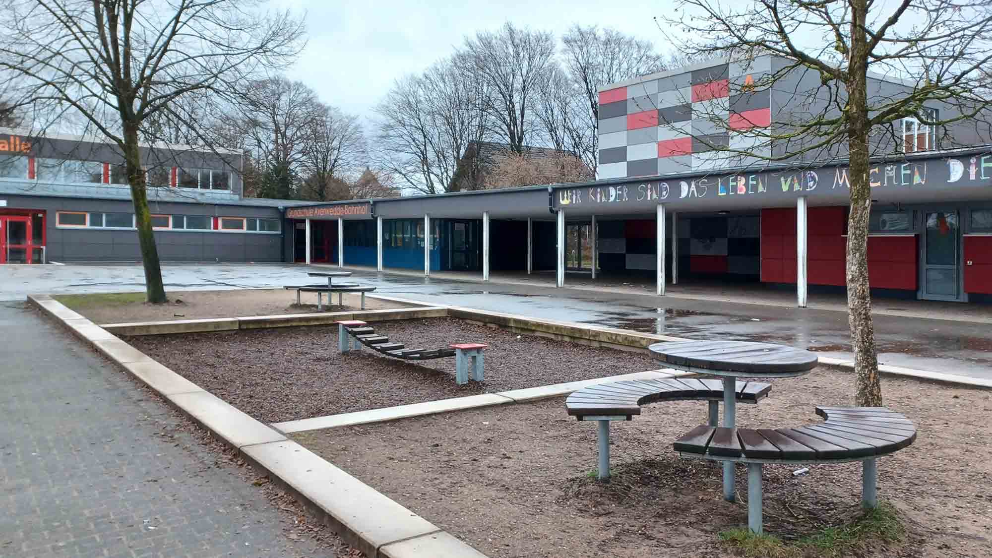 Gütersloh, von Grau zu Grün: Schulhof der Grundschule Avenwedde Bahnhof wird großflächig entsiegelt