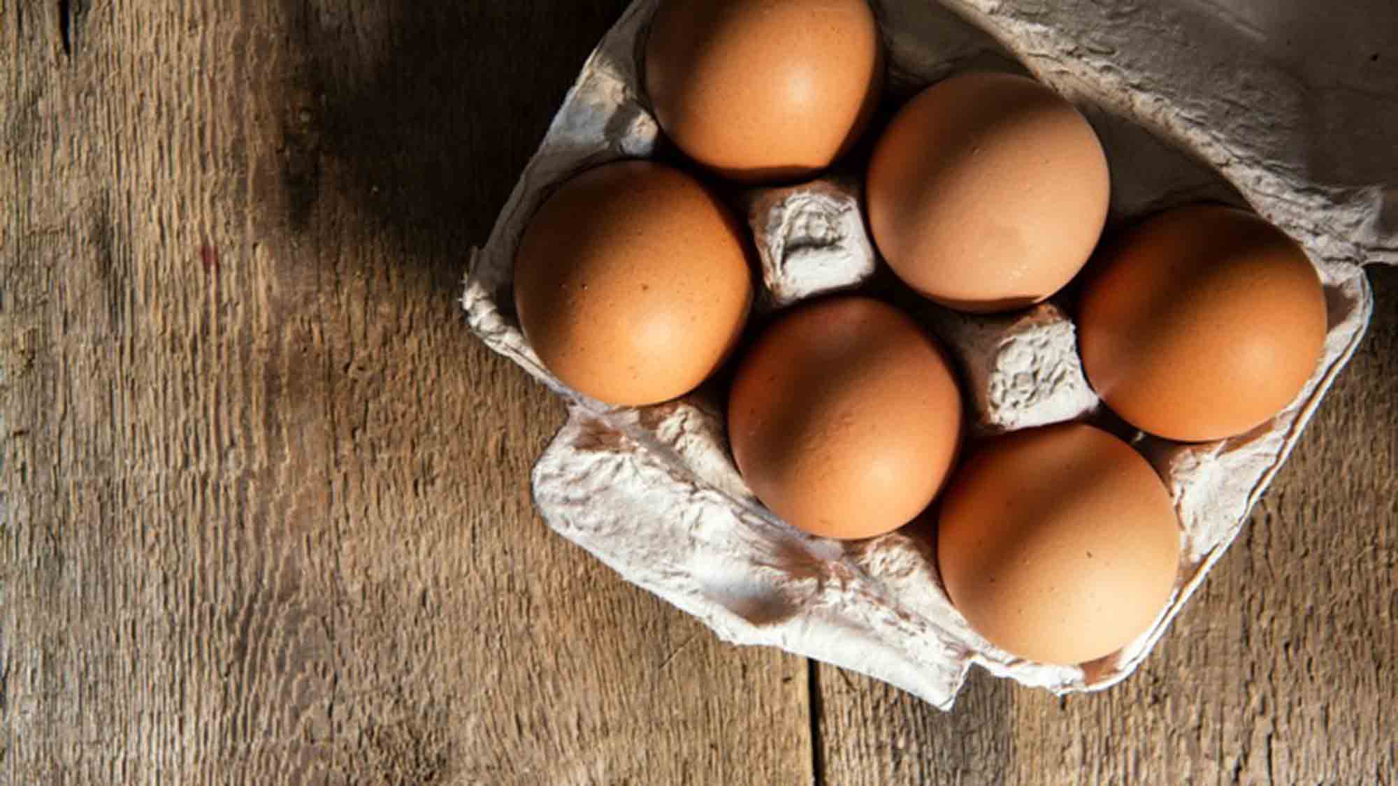 Verbraucherzentrale Nordrhein Westfalen: Wussten Sie schon, dass in Lebensmitteln oft noch Eier aus Käfighaltung stecken?