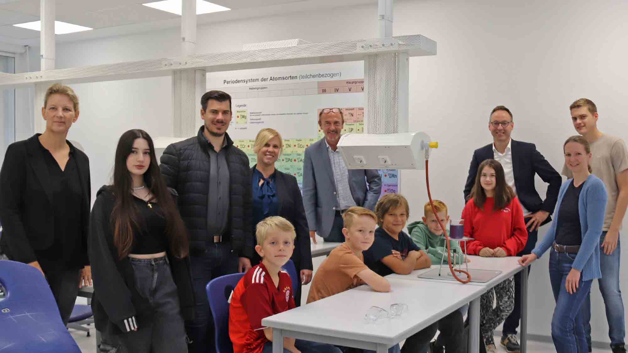Rheda Wiedenbrück: Neuer Chemieraum für die Schüler der Osterrath Realschule