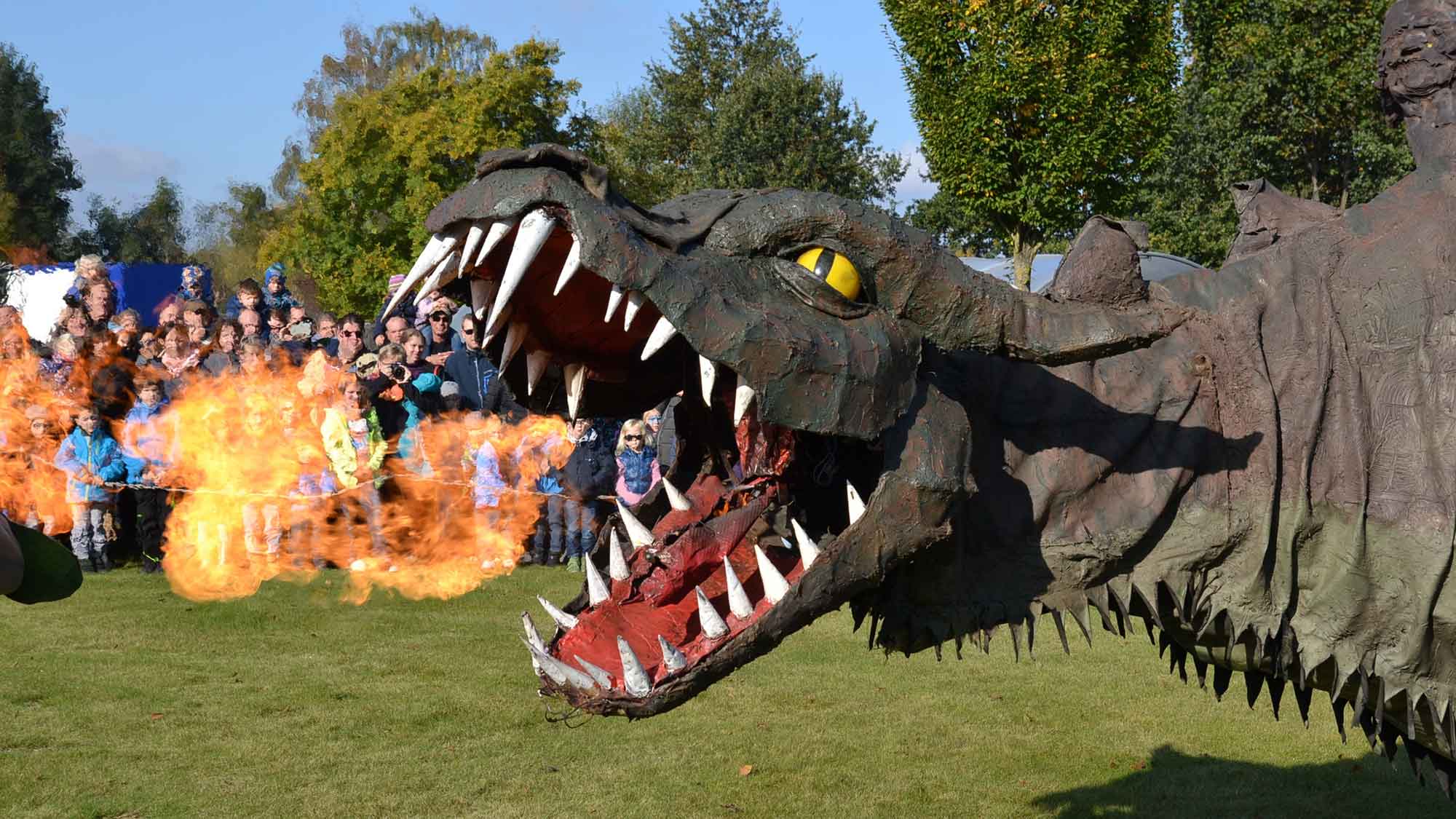 Rietberg: Drachenfest mit vier feurigen Fangdorn Shows, am 15. Oktober 2023 letztes Familienfest der Sommersaison