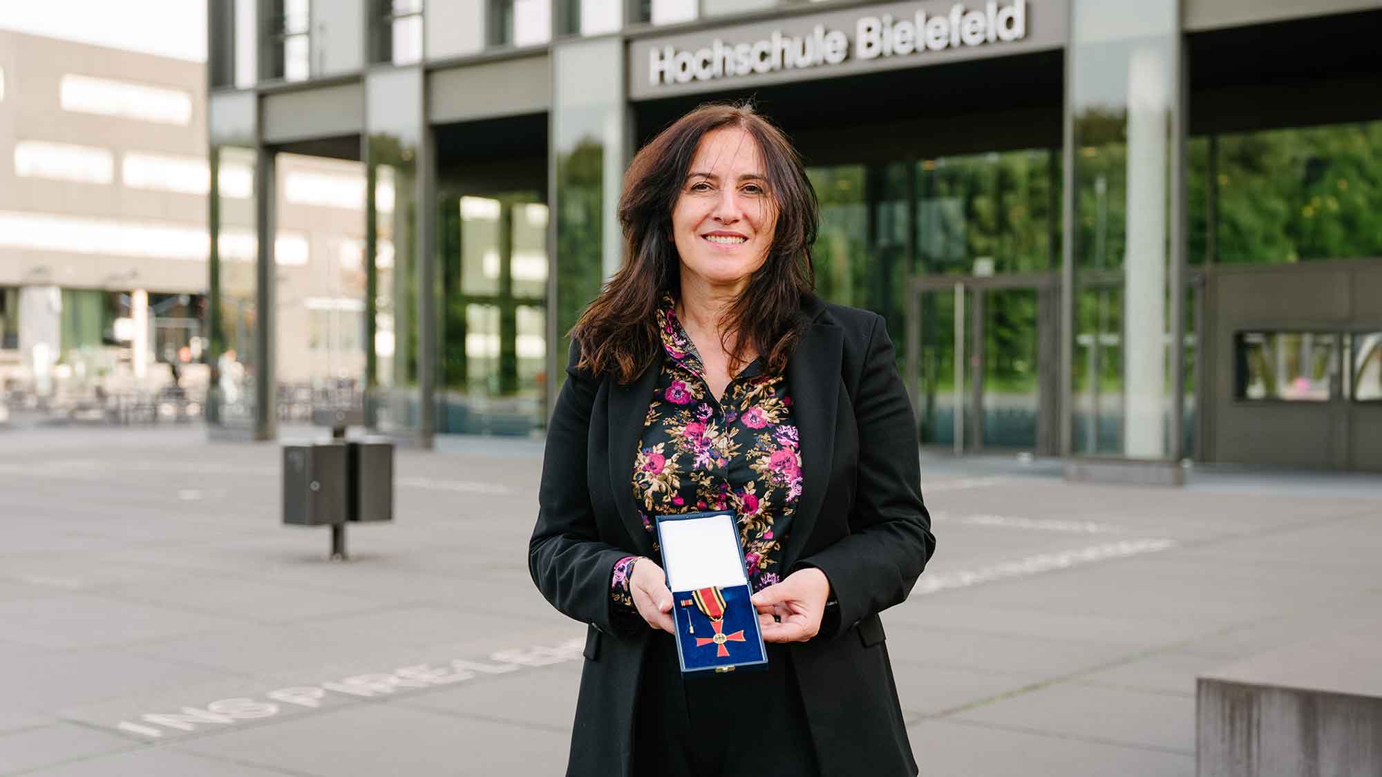 HSBI Bielefeld: Bundesverdienstkreuz für HSBI Professorin Yüksel Ekinci