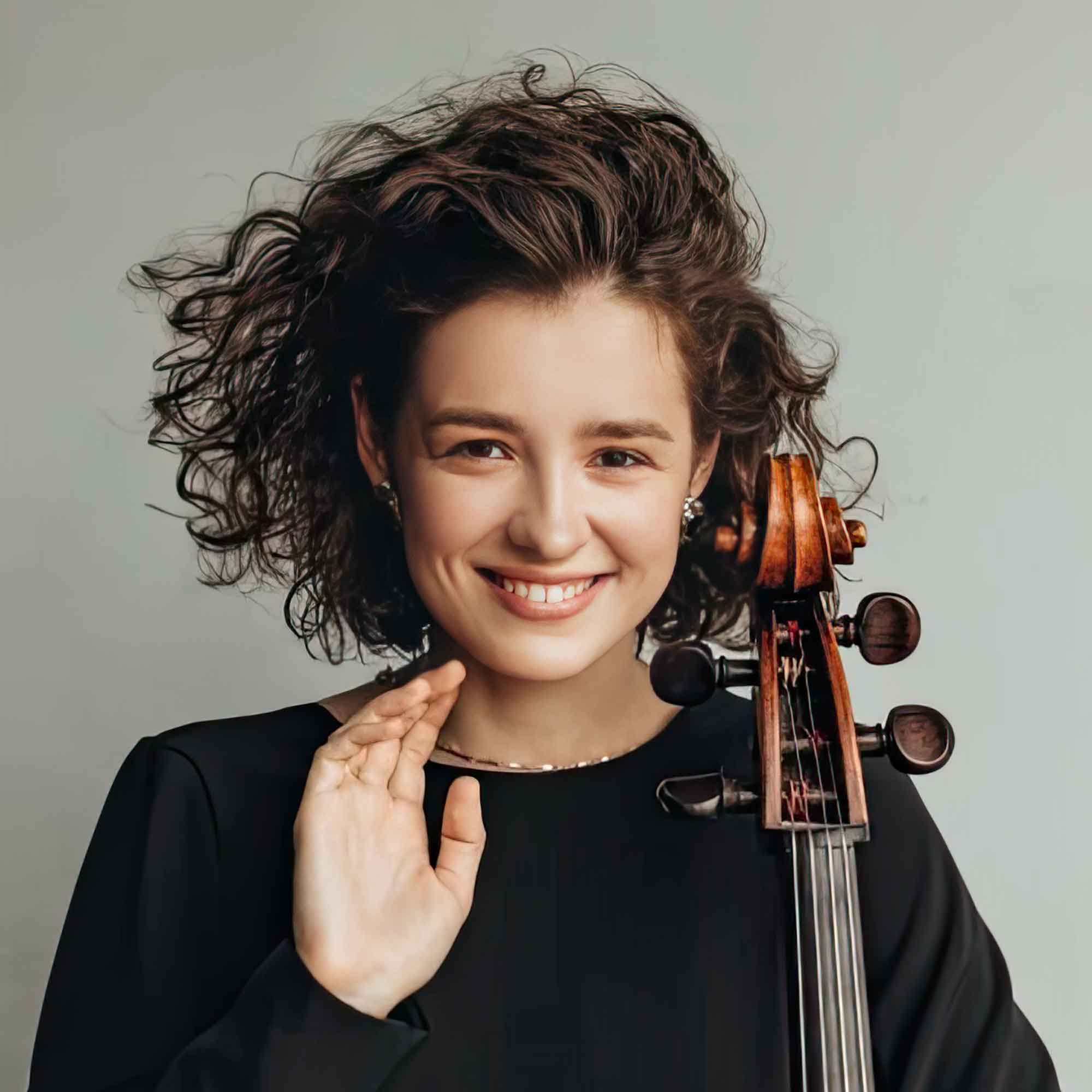 Philharmonie Essen: Anastasia Kobekina spielt Bachs Cellosuiten bei Kerzenschein, 16. November 2023