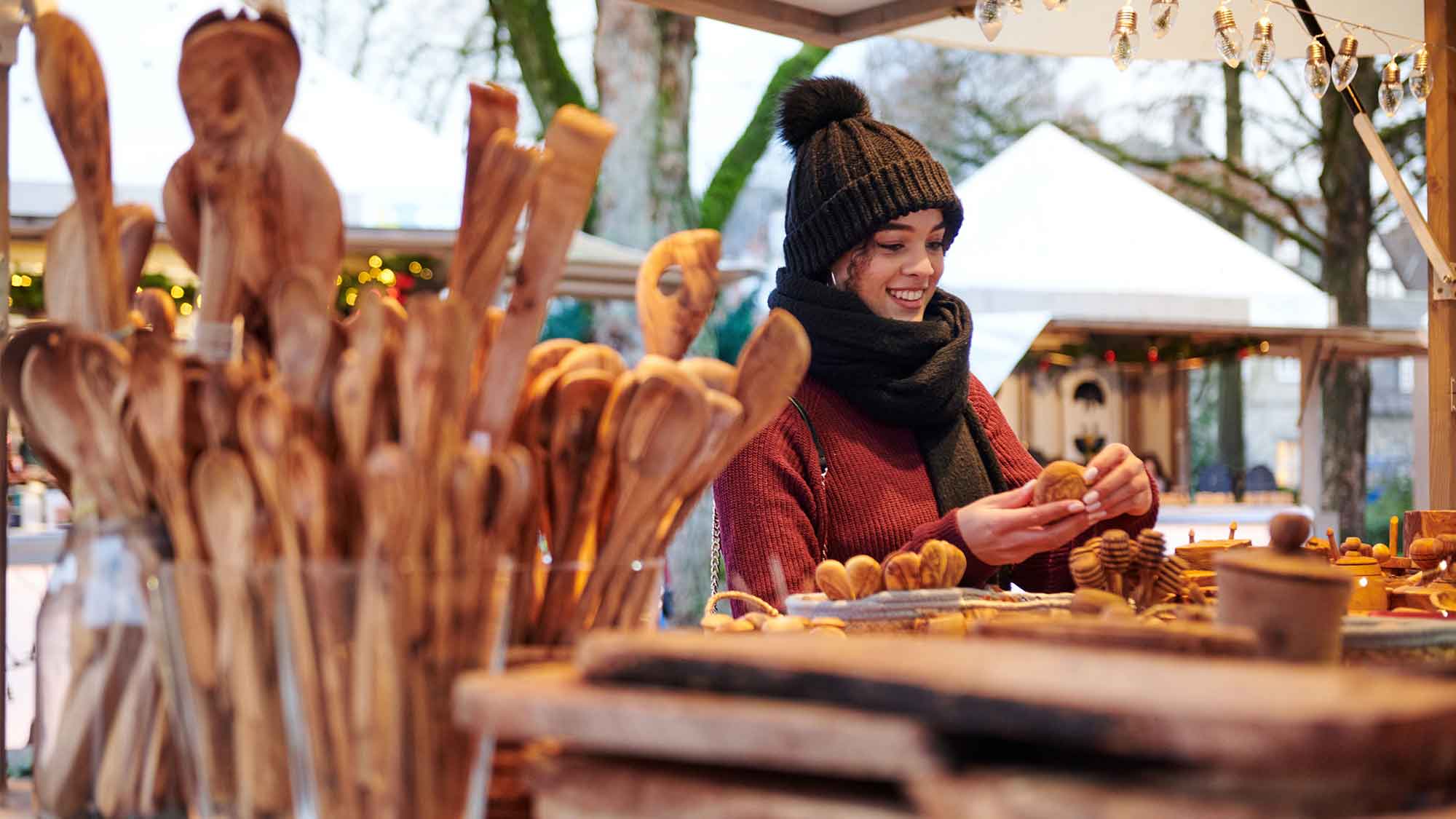 Größer, länger, strahlender! Weihnachtsmarkt im Detmolder Schlosspark vom 1. bis zum 30. Dezember 2023