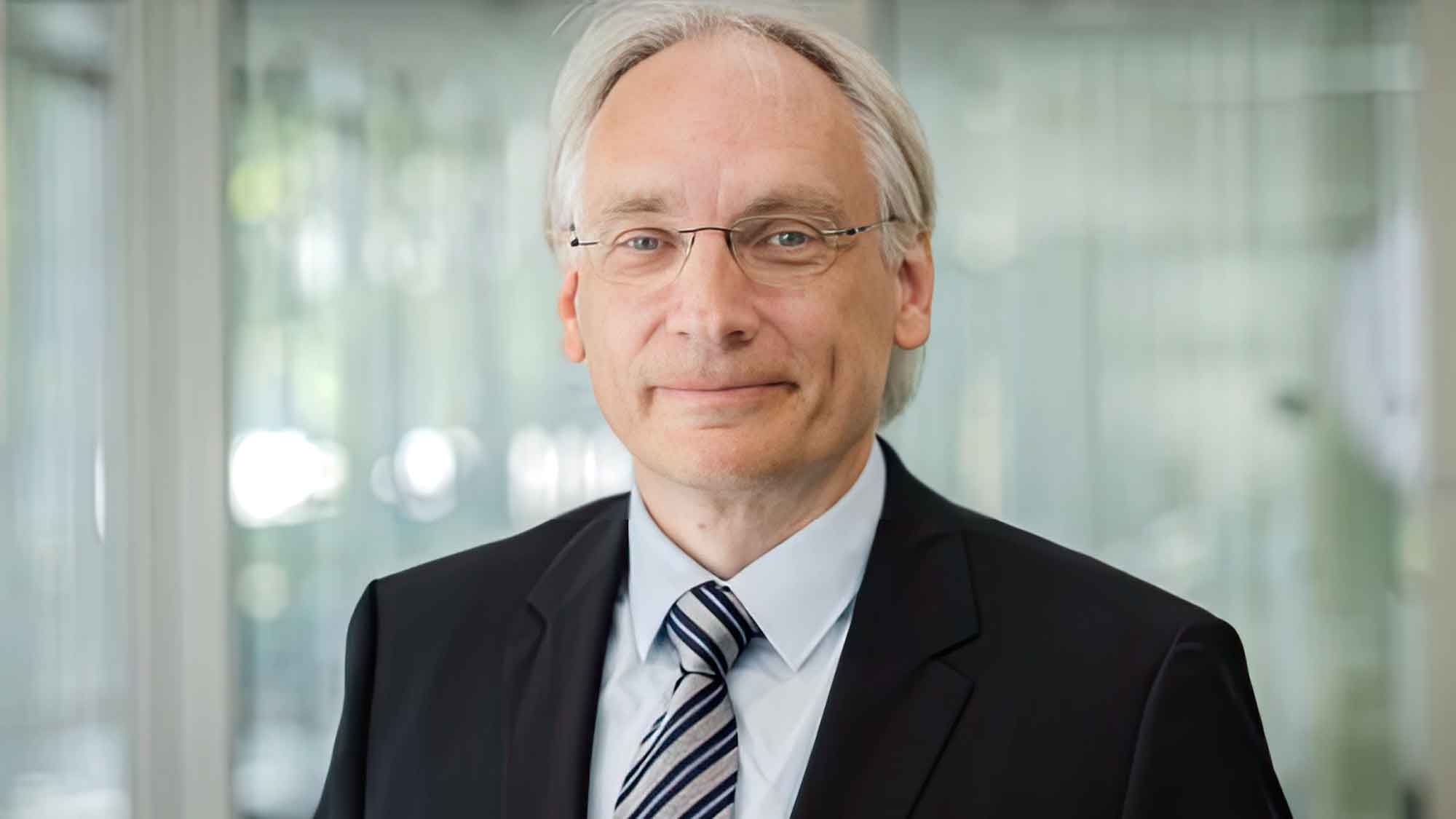 Dieter Eimermacher: Internationale Qualifikation als Sachverständiger für Immobilienbewertung