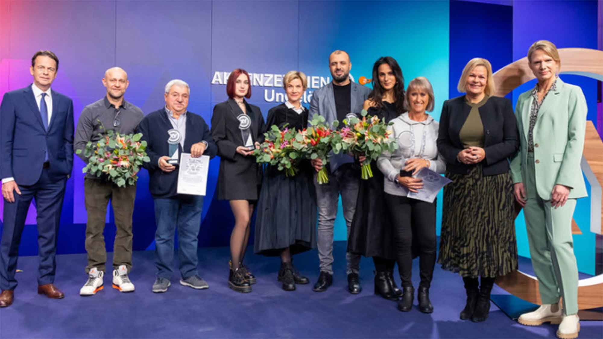 »XY Preis« für Zivilcourage: Bundesinnenministerin Nancy Faeser ehrt 4 Menschen für ihr mutiges Handeln
