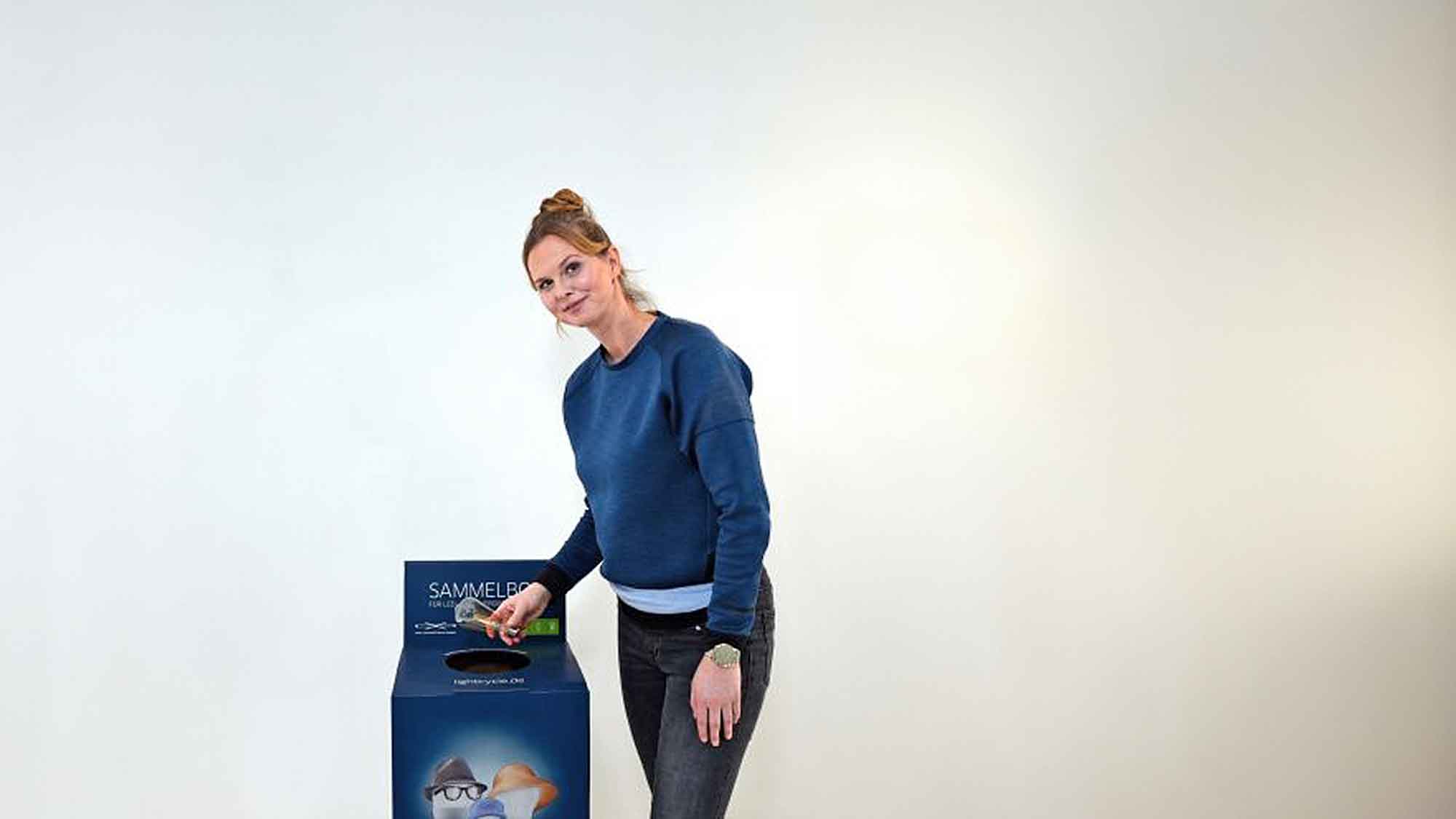 Einfach Licht recyceln! Olympiasiegerin Britta Steffen engagiert sich für Lampenrückgabe