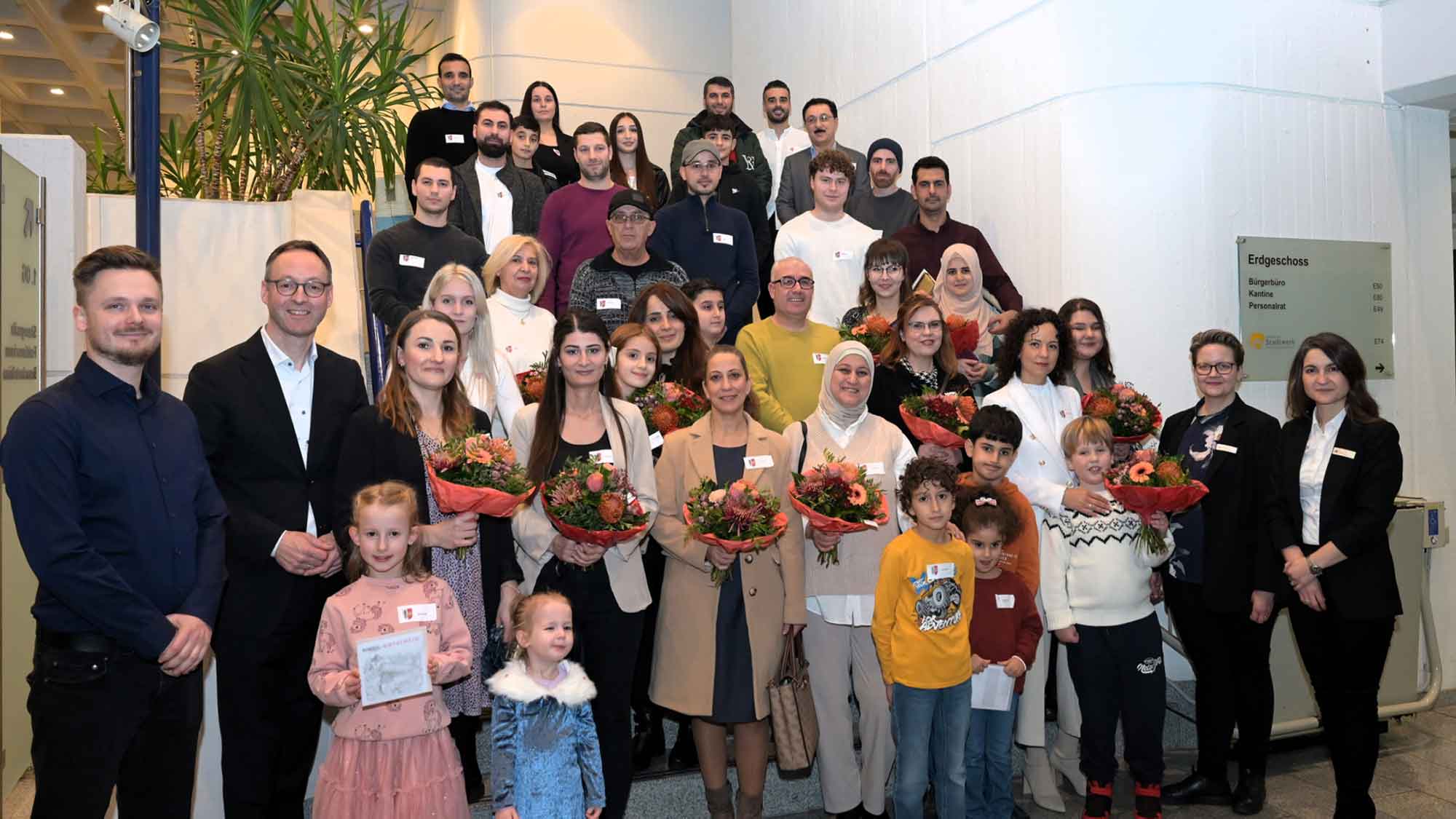 Rheda Wiedenbrück: »Herzlich Willkommen« – Einbürgerungsfeier im Rathaus