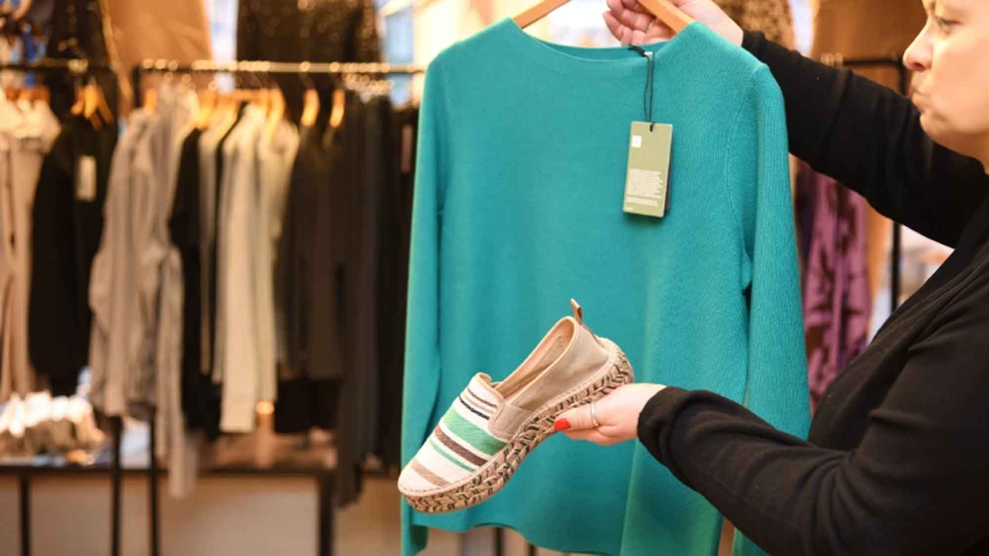TÜV Süd prüft Textilien und Schuhe auf Schadstoffe – was steckt in unserer Bekleidung?