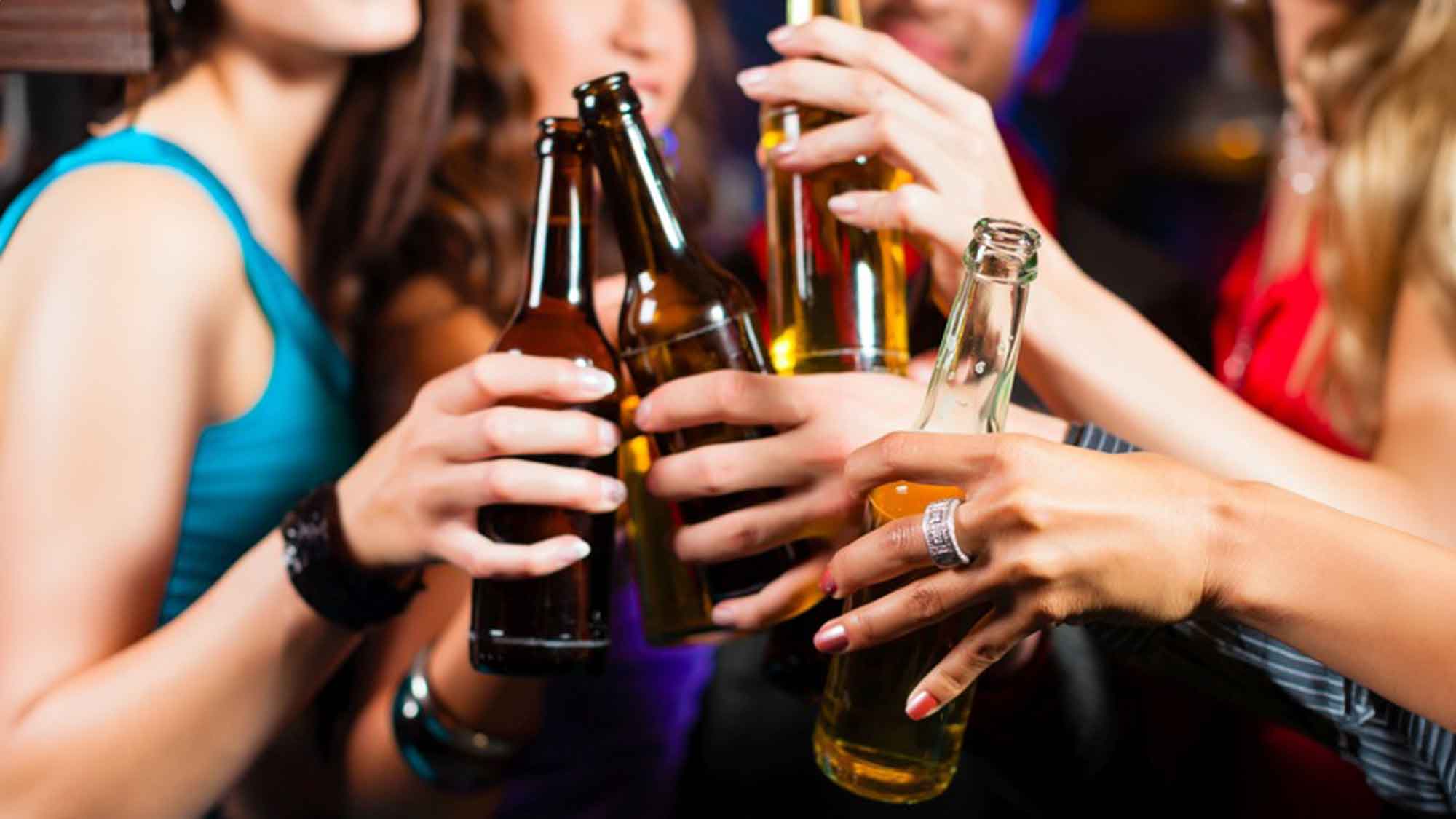 AOK Nordwest: Ausfalltage wegen Alkoholkonsums in Westfalen Lippe weiter gestiegen – Männer häufiger von Alkoholproblemen betroffen