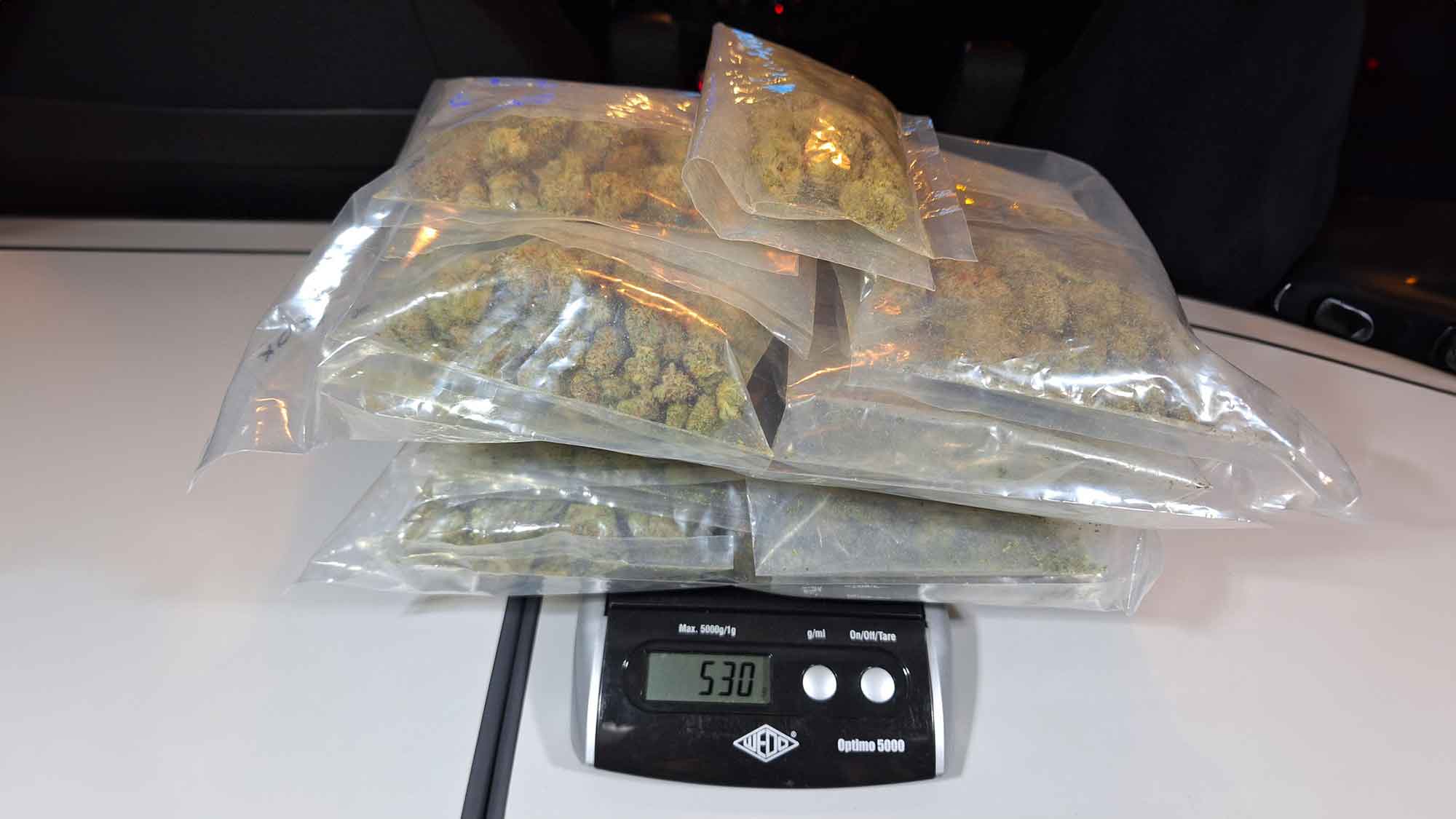 Hauptzollamt Potsdam: knapp 530 Gramm Cannabis im Gepäck
