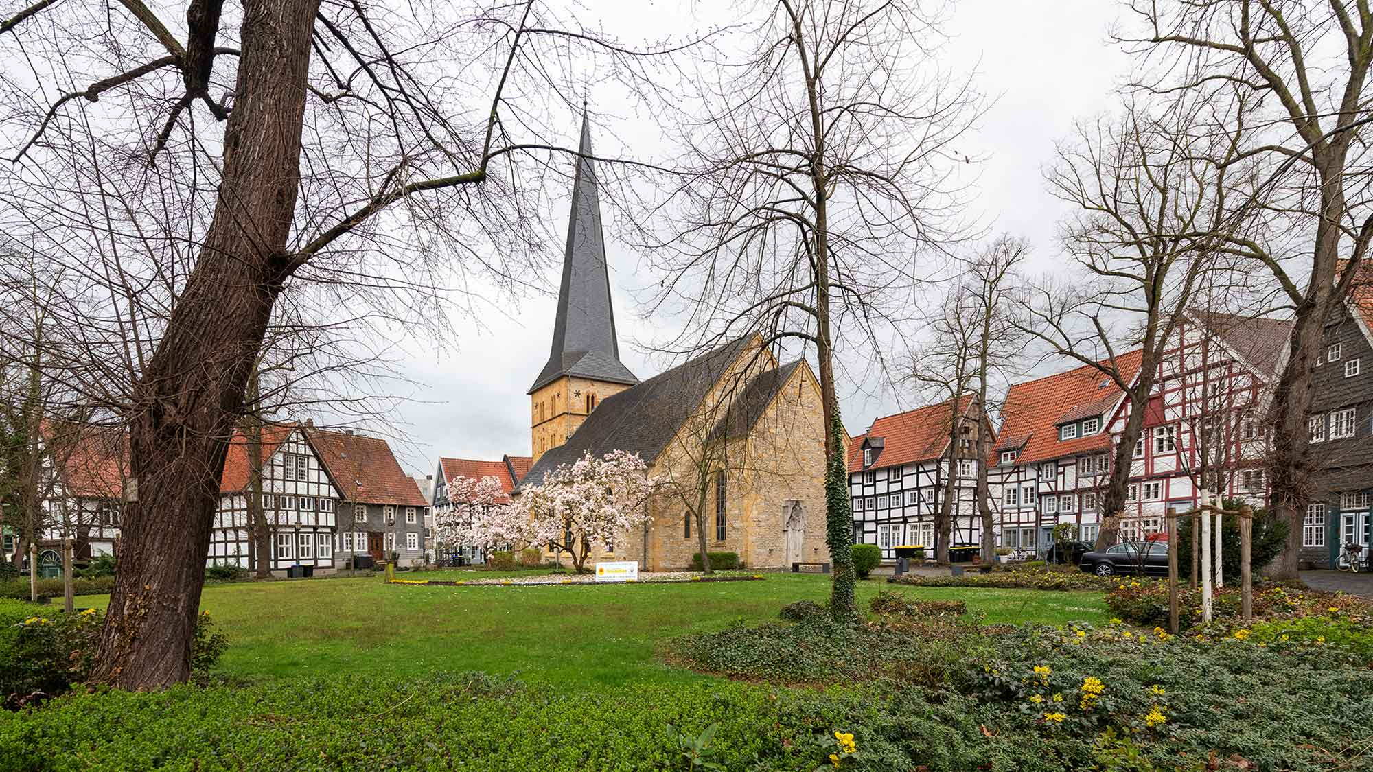 Volkshochschule Gütersloh: Stadtführung »Gütersloh – von der Kirche zum Dorf«, 6. April 2024